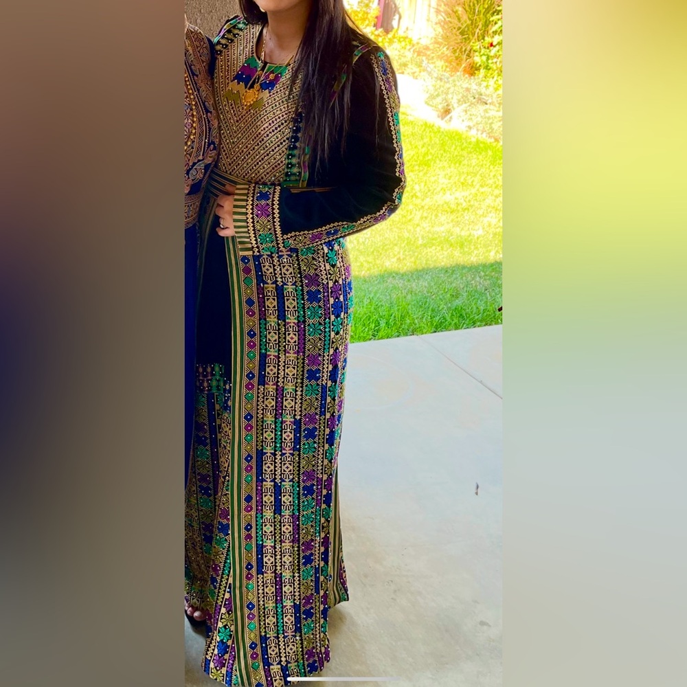 Palestinian thobe